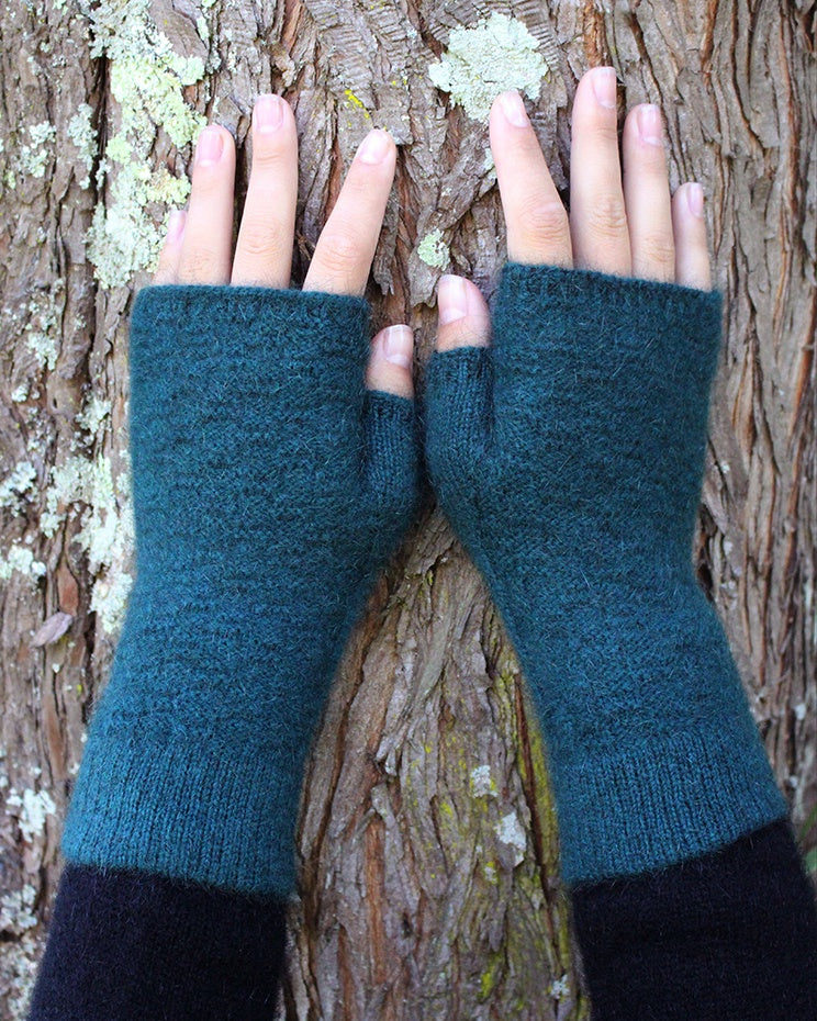 Dash Possum Merino Fingerless Mitten