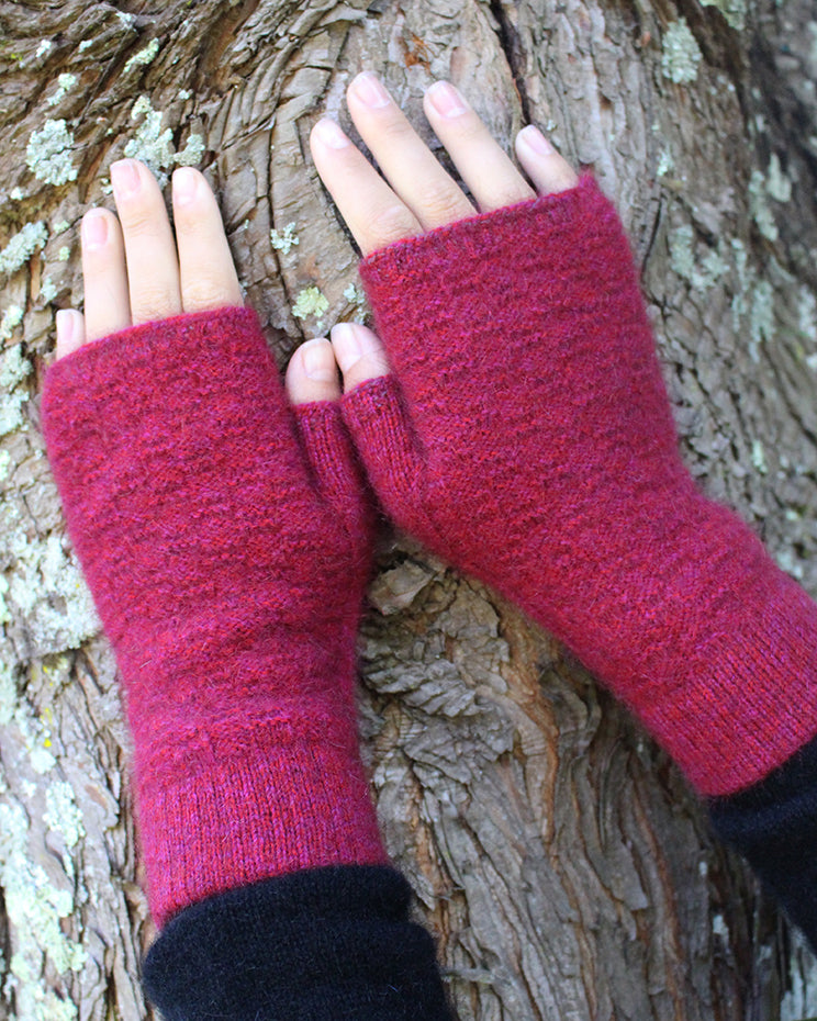 Dash Possum Merino Fingerless Mitten