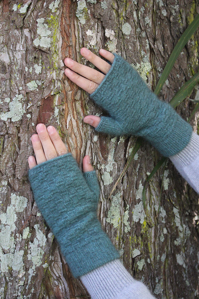 Dash Possum Merino Fingerless Mitten