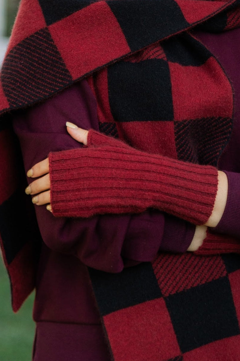 Possum Merino Rib Handwarmer Secondary image