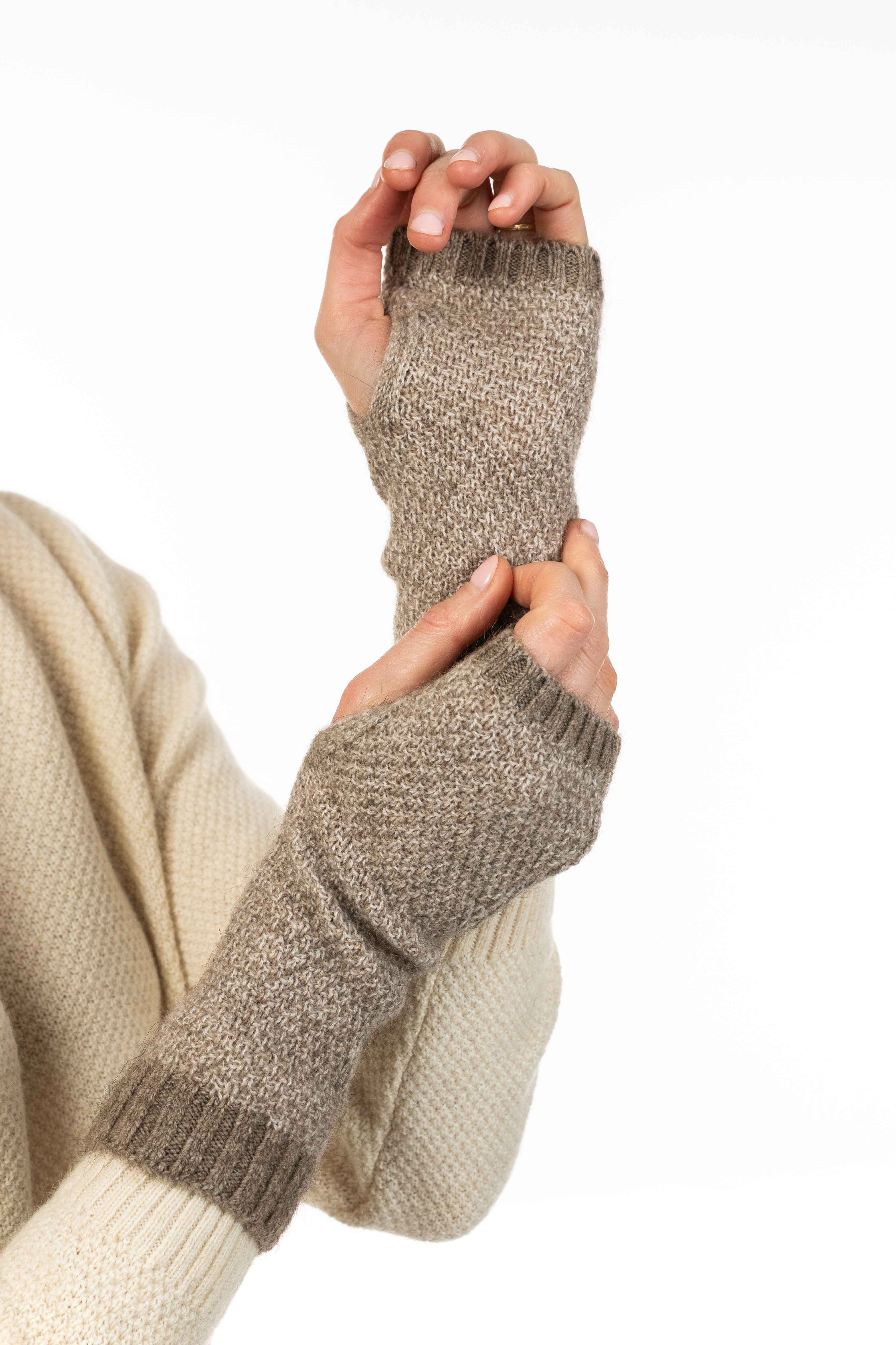 Plated Moss Stitch Possum Merino Glovelets Secondary image
