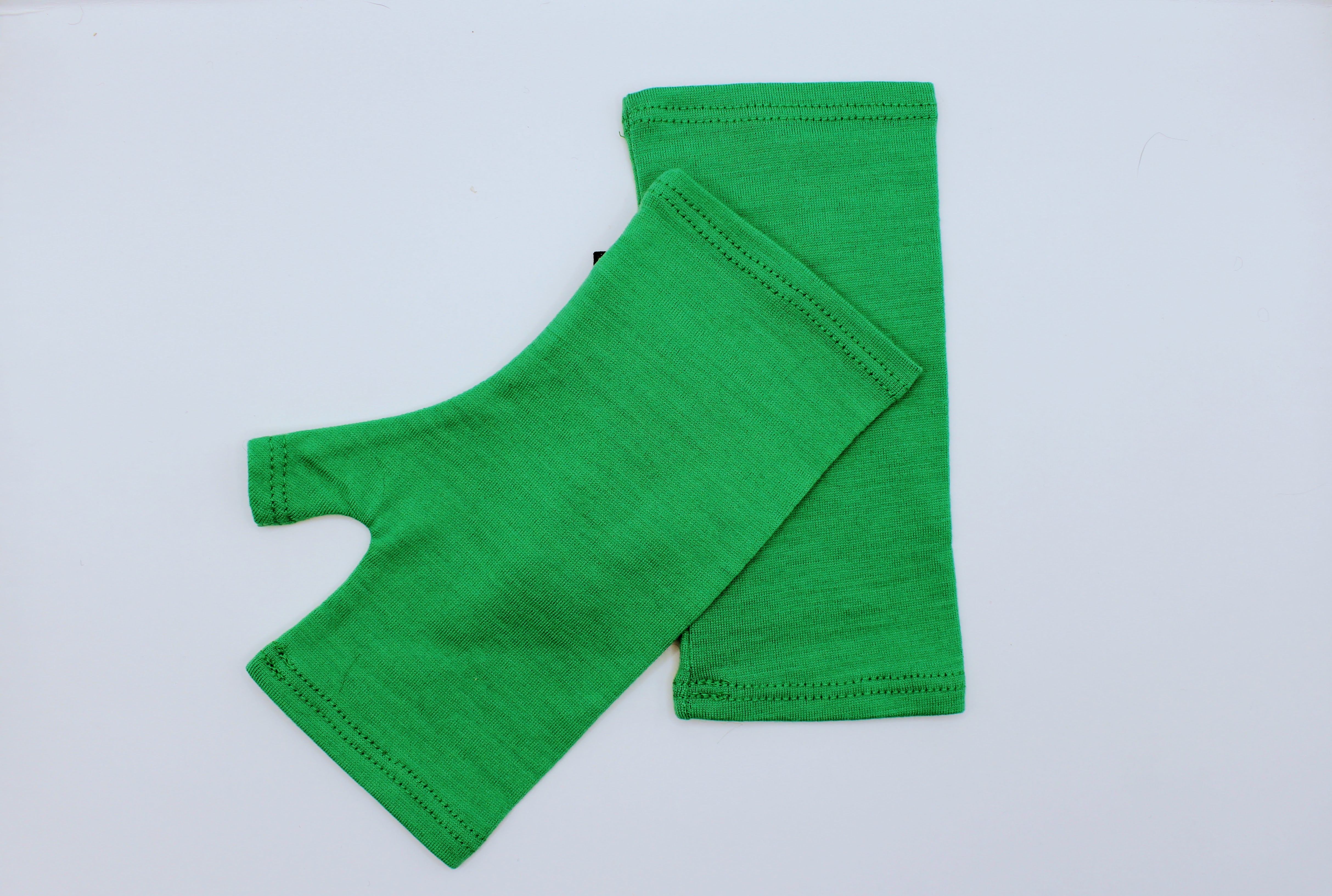 Plain Merino Wool Mitts Secondary image