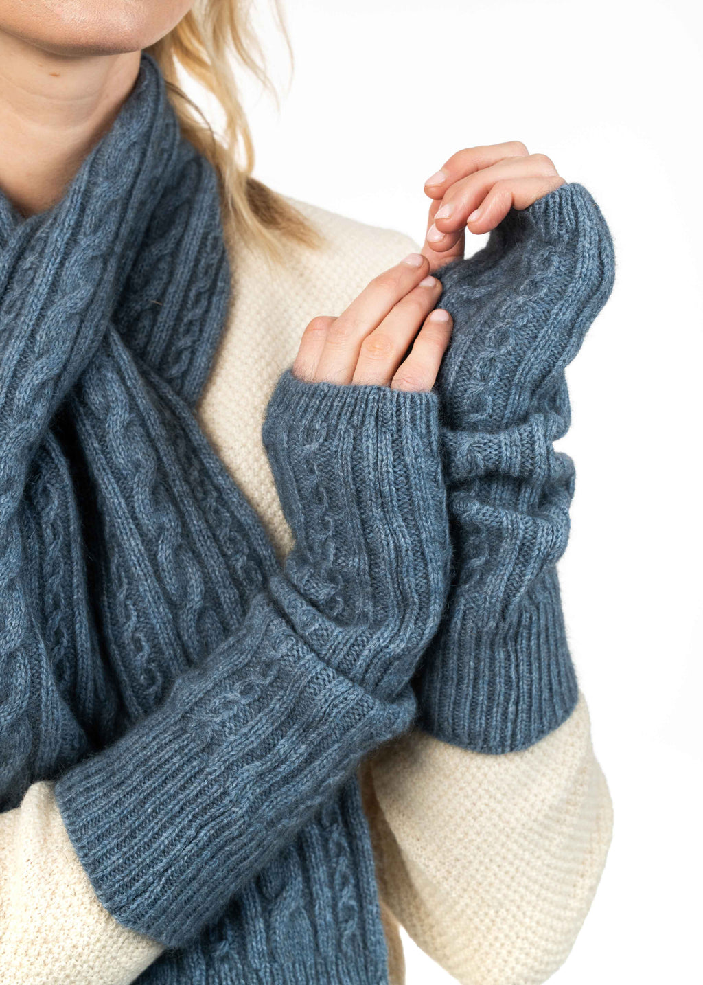 Cable Knit Possum Merino Glovelets
