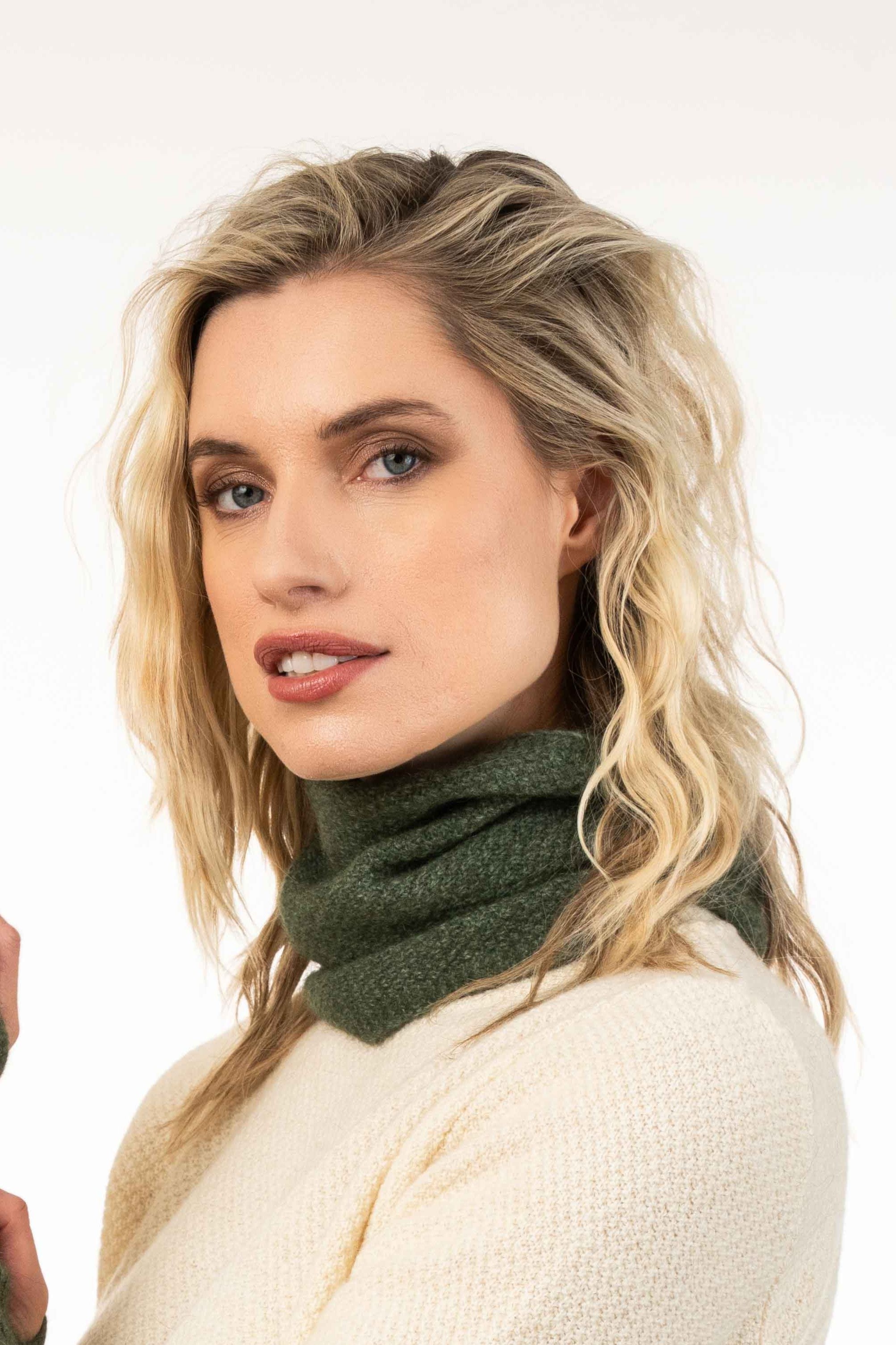 Moss Stitch Possum Merino Neck Warmer Secondary image