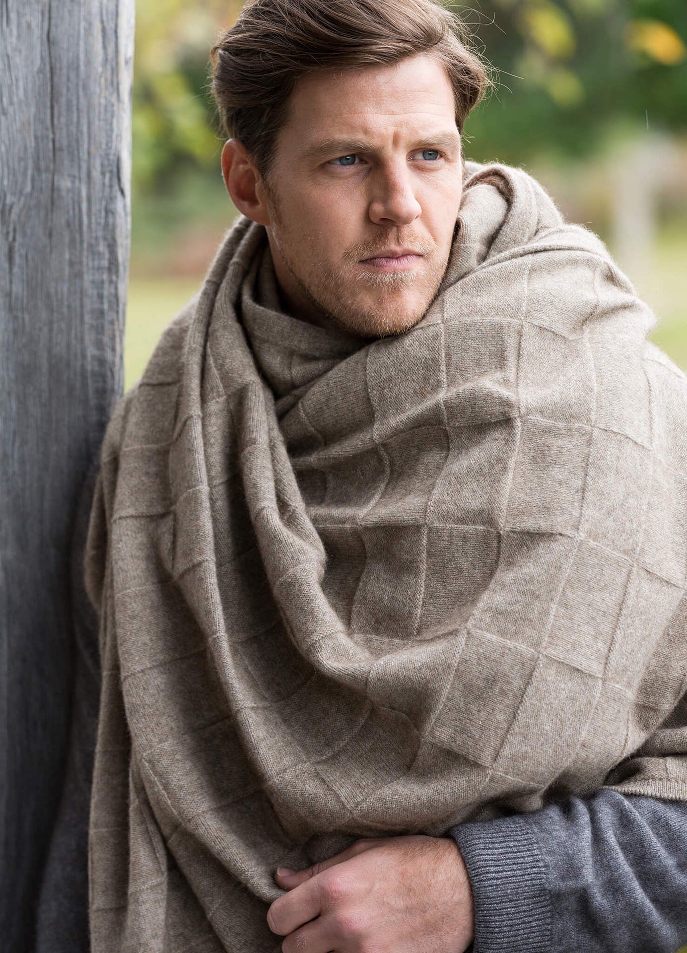 Queen Possum Merino Throw Secondary image